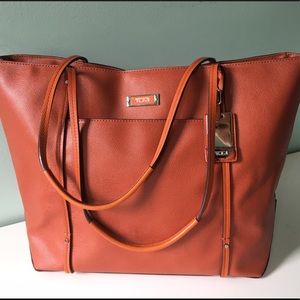 Tumi Q-tote